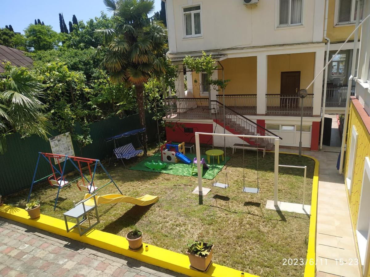 Бестужевский Дворик Gagra Extérieur photo