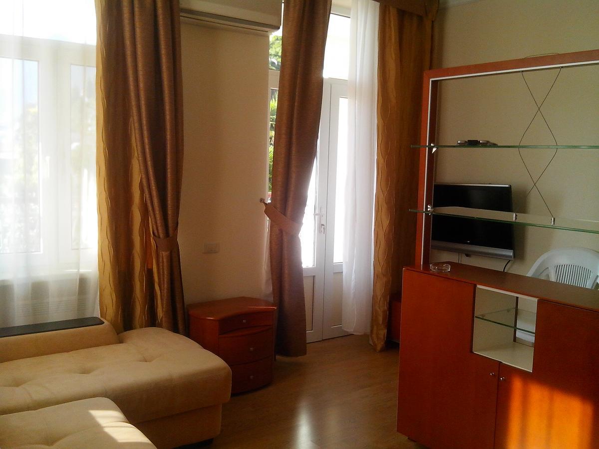 Бестужевский Дворик Gagra Extérieur photo