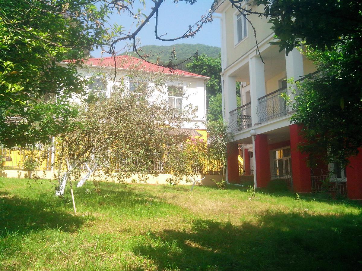 Бестужевский Дворик Gagra Extérieur photo